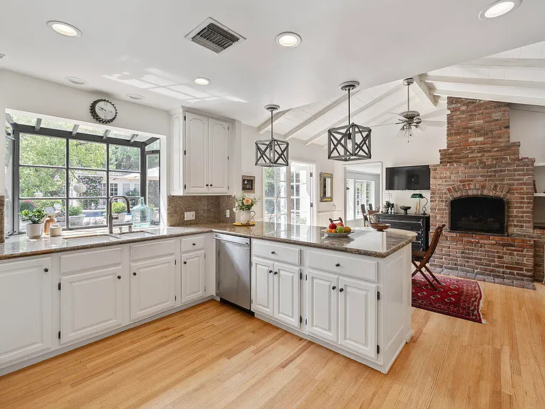 5132 Quakertown Ave — Photo 4
