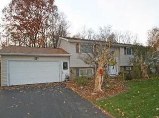 215 Bridgewood Dr, Rochester, NY 14612