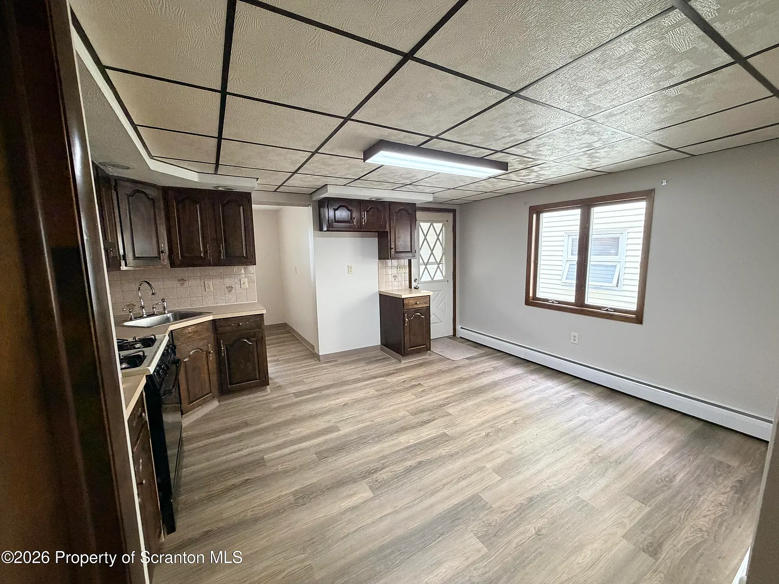 4 bed, 1.0 bath, 2000 sqft, $1,600 — Photo 4