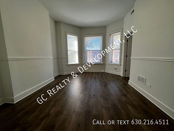 2nd image of 6401 S Eberhart Ave Unit 6403-2