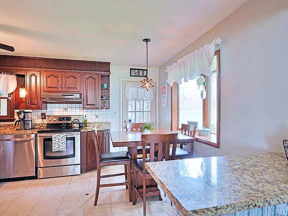 5th image of 2308 Woodcrest Ave