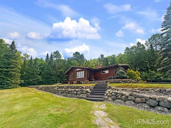 189 E Park Dr, Iron River, MI 49935