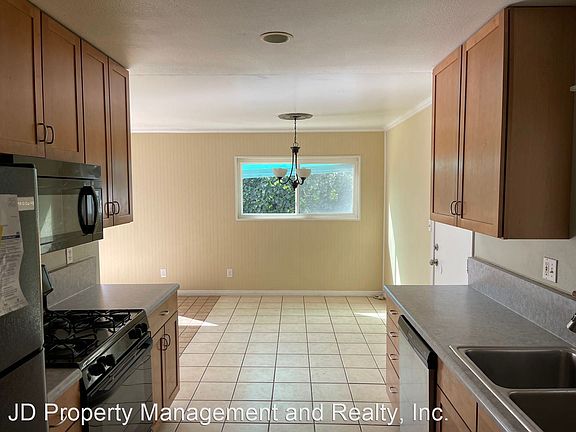 5th image of 8109 Lake Andrita Ave