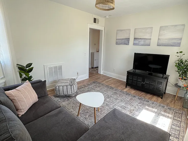 1155 Plymouth Ave S #1 — Photo 5