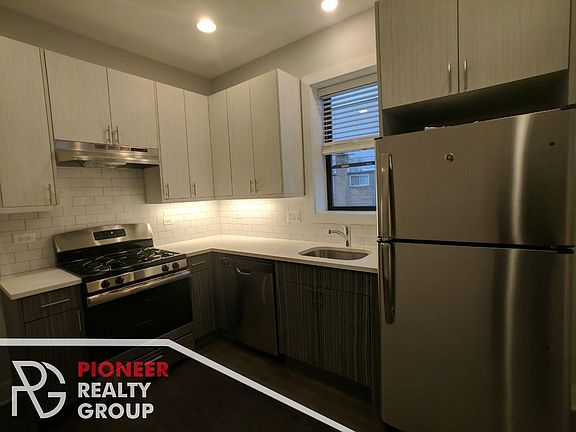 5th image of 2622 N Rockwell St #U01