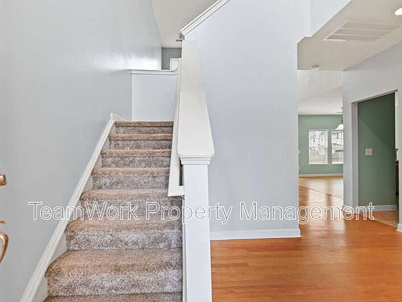 4th image of 102 Maywood Dr