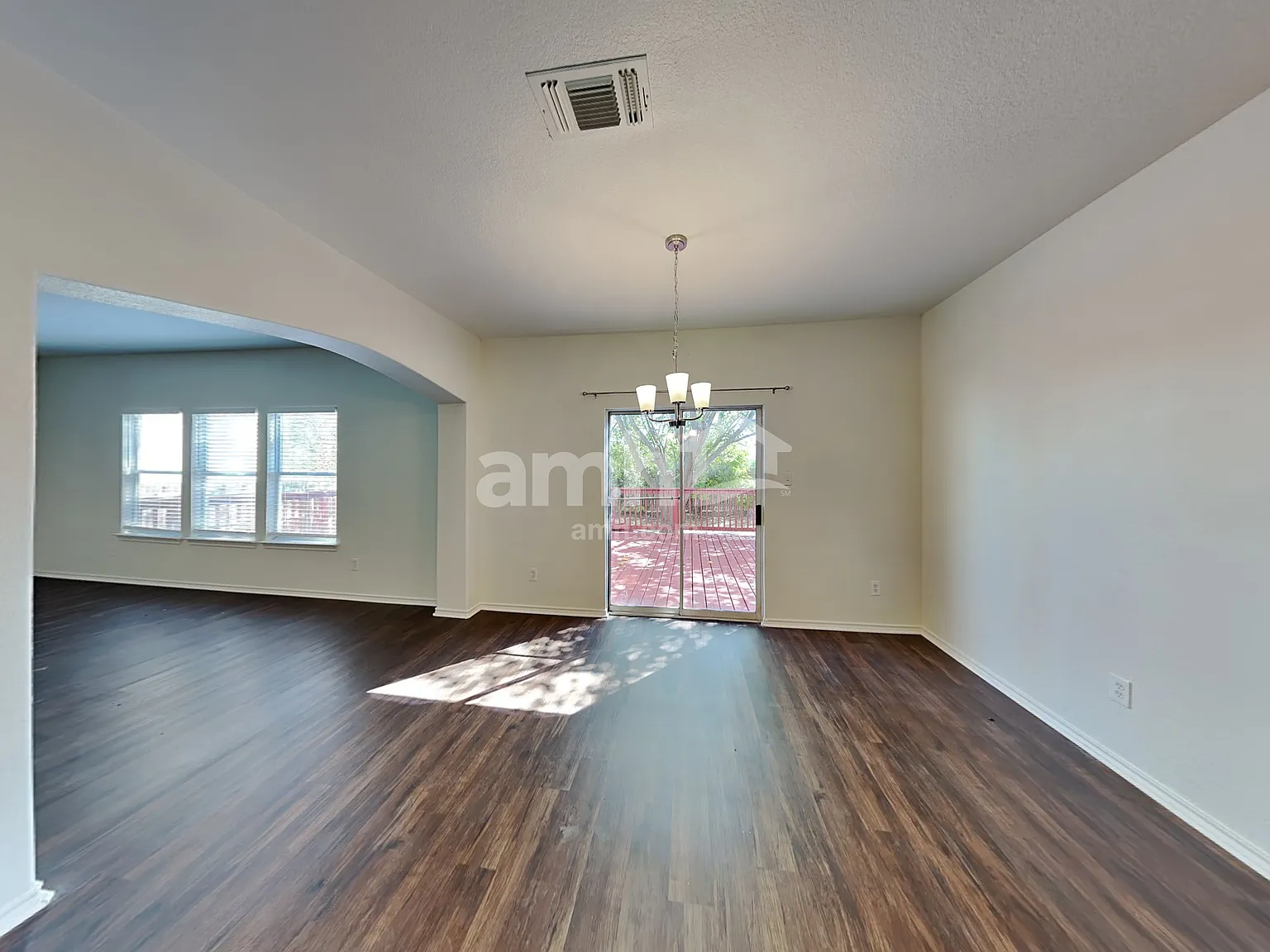 4 bed, 2.5 bath, 2421 sqft, $1,930 — Photo 4