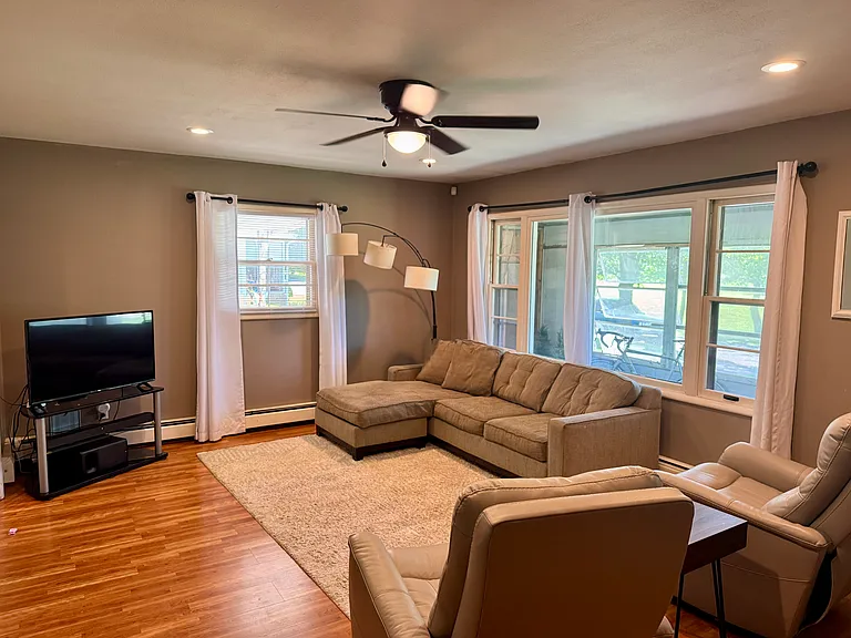 1033 Charlotte Ave — Photo 6