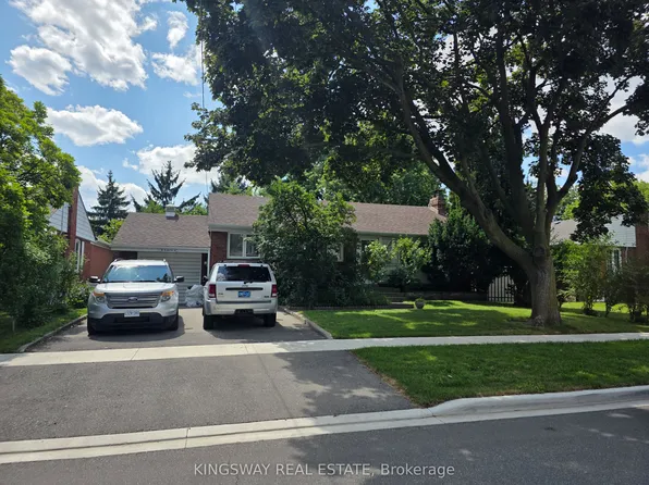 18 Blaketon Rd, Toronto, ON M9B 4W1