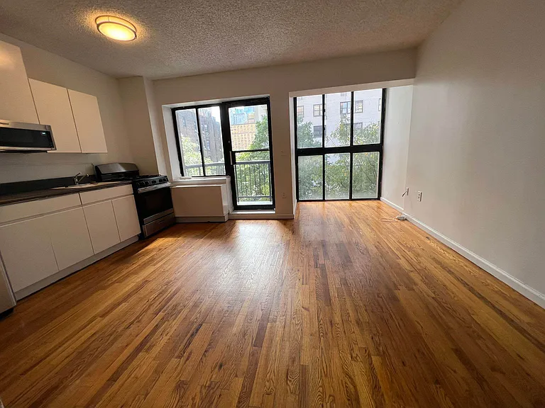 343 W 51st St #2A — Photo 12