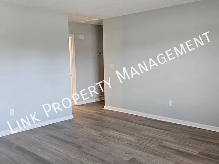 900 Peppermill Rd — Photo 10