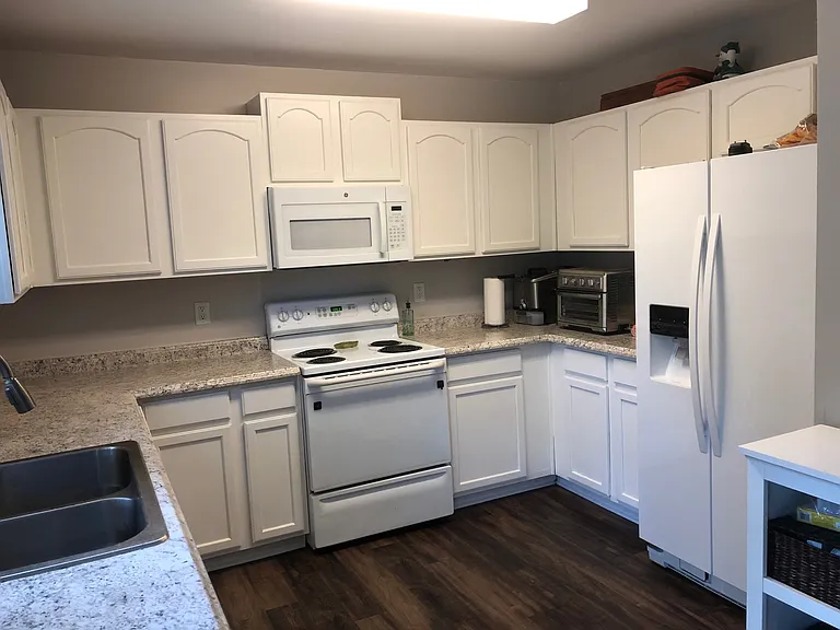 Merlot Kitchen 1_08272019