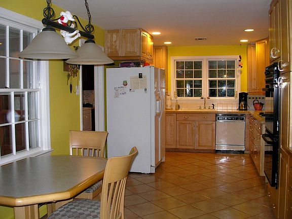 Large kitchen w/Breakfast Room