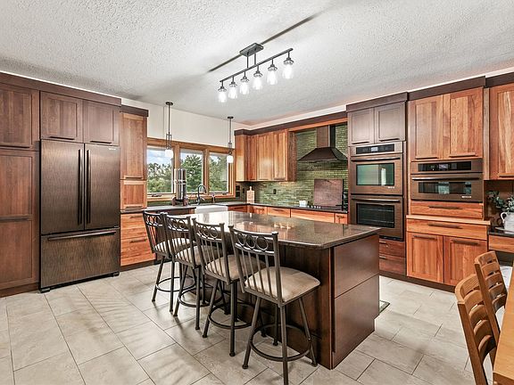 3rd image of 8022 Echo Dr
