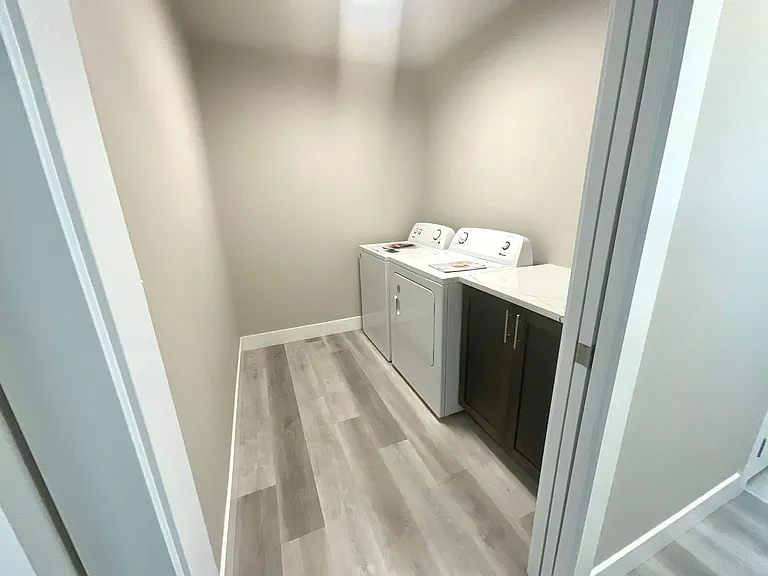 849 Crystal Ct — Photo 8