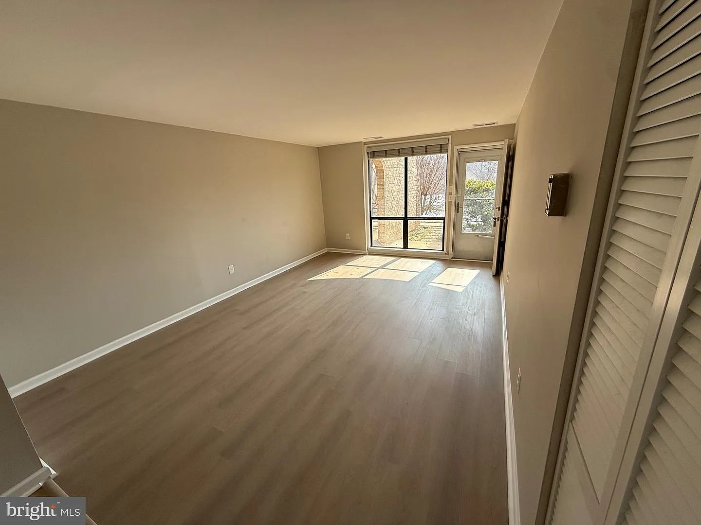 1 bed, 883 sqft, $1,900 — Photo 4