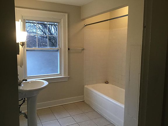 5th image of 6059 Kennedy Ave