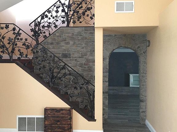 3rd image of 541 Britannia Dr