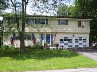 320 Millen Dr, North Syracuse, NY 13212