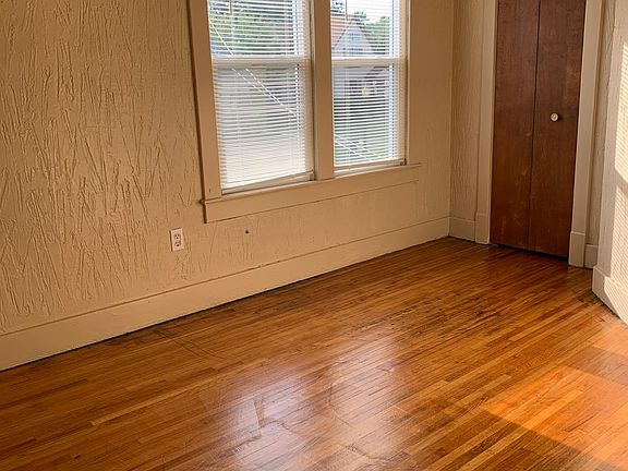 5th image of 857 Jefferson St