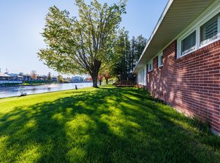 190 Riverside Dr, Cheboygan, MI 49721