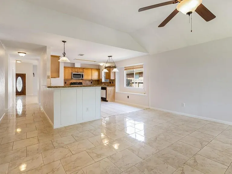21812 Whispering Forest Dr — Photo 6