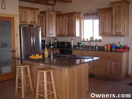 Kitchen w/island