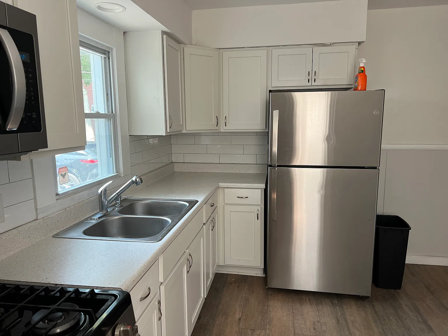 3 bed, 1300 sqft, $1,700 — Photo 2