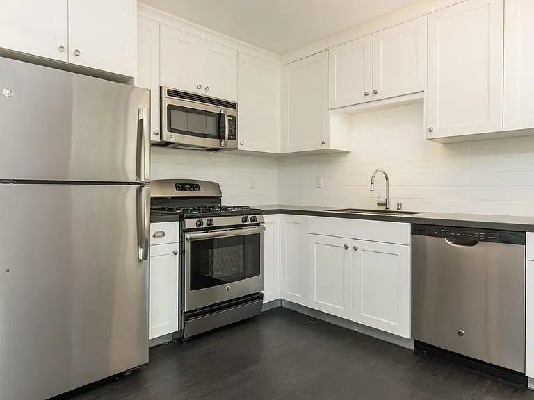 Woodlark Residences — Photo 14