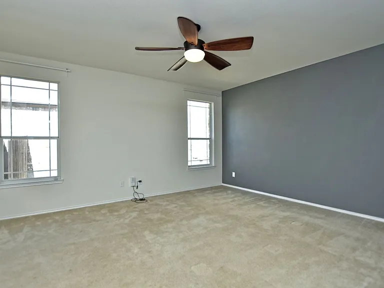 2717 Claremont Ct — Photo 18