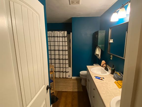 2nd image of 828 NW 5th Cir