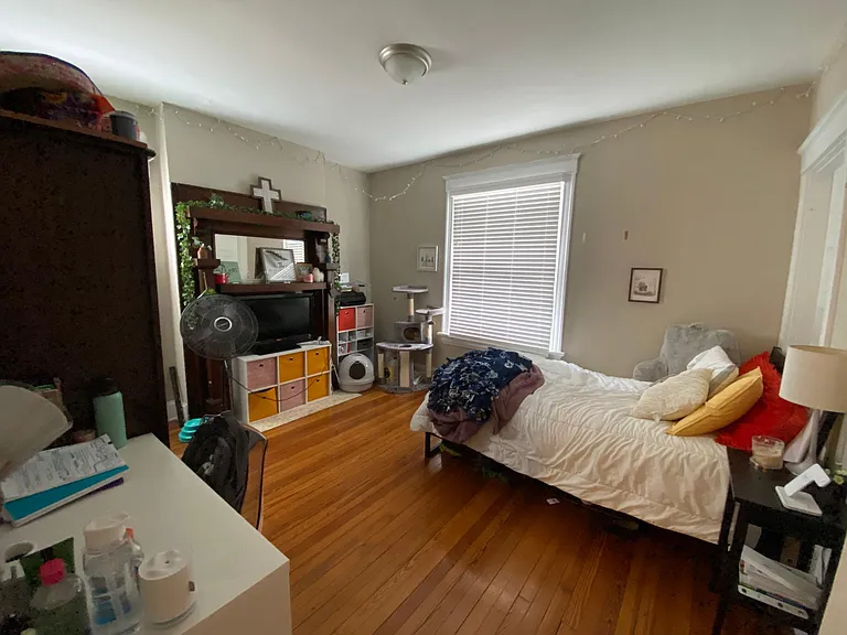 2124 Hudson Ave — Photo 6