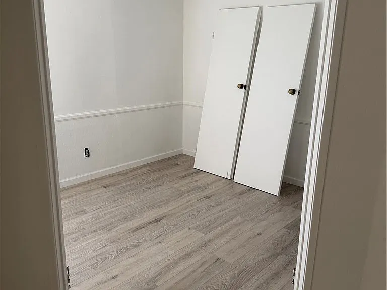 2211 S Walker Ave — Photo 5