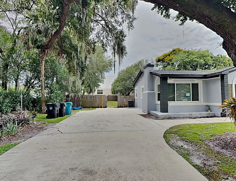 2 bed, 1.0 bath, 940 sqft, $1,999 — Photo 2