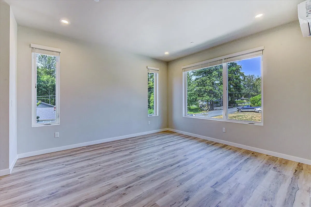 4 bed, 2.5 bath, 1815 sqft, $3,050 — Photo 4