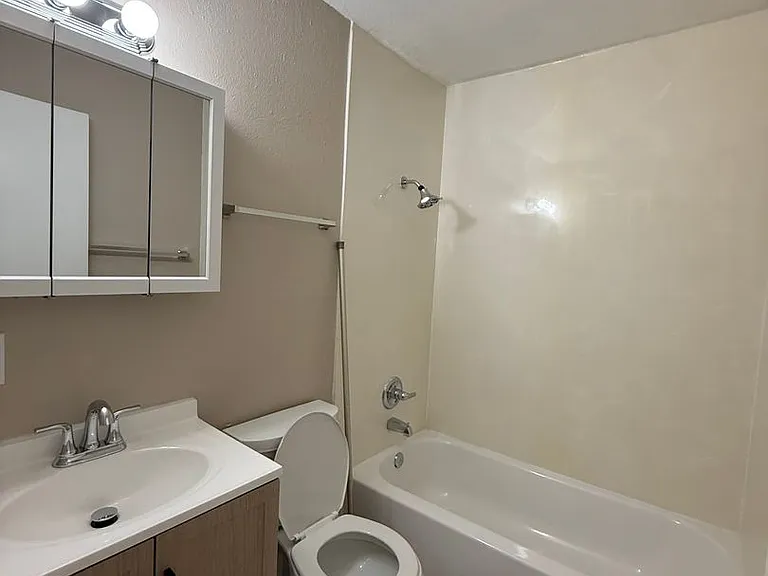 1611 Cottonwood Dr — Photo 9