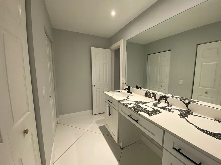 2032 Gregory Dr — Photo 10
