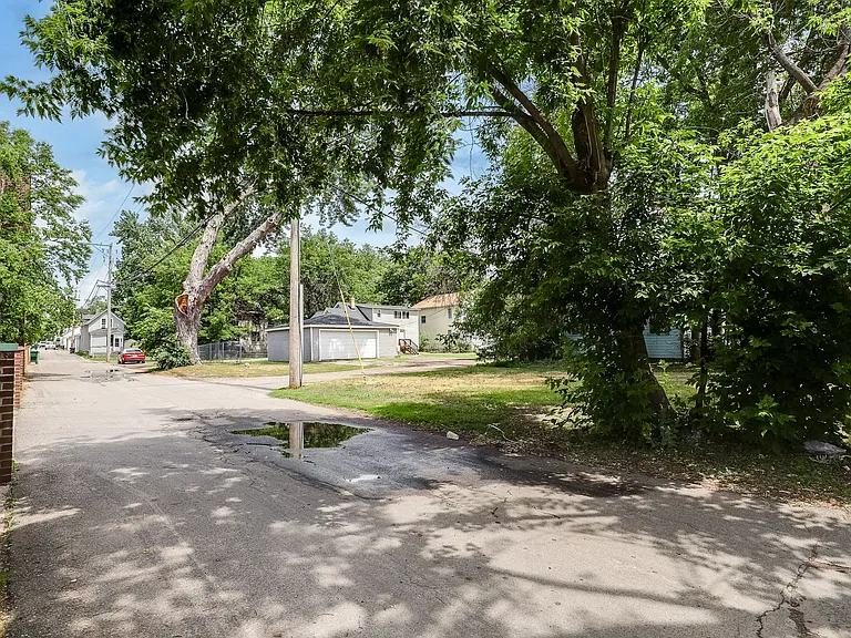 Winnipeg Apartments — Photo 38