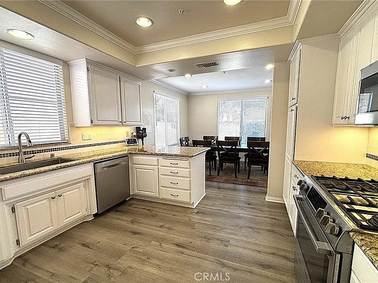 2211 Dufour Ave #B — Photo 12