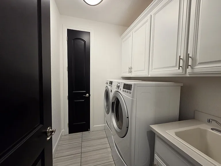 953 Kennedy Dr — Photo 33
