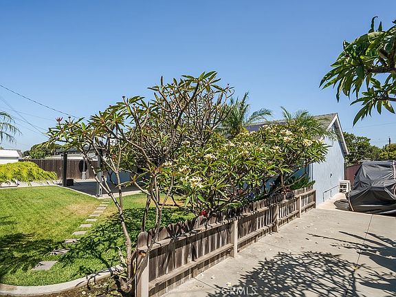 4th image of 2914 E Lomita Ave