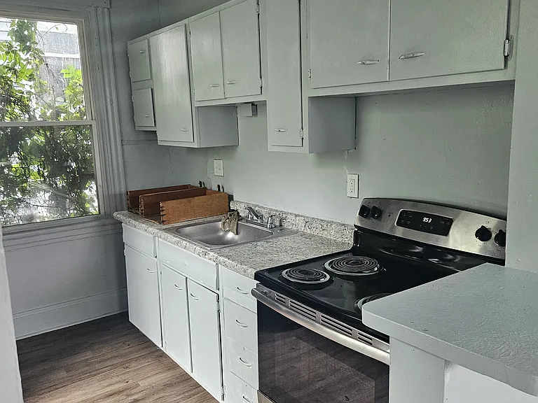 953 Wells St — Photo 4