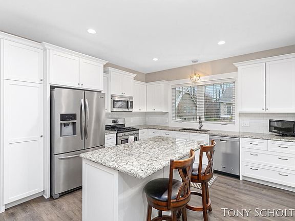 5th image of 4274 Cottage Trl