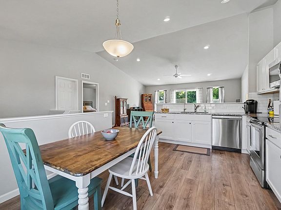 3rd image of 58575 Pond View Ln