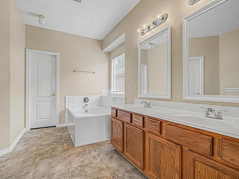 3030 Peerless Pass Ct — Photo 24