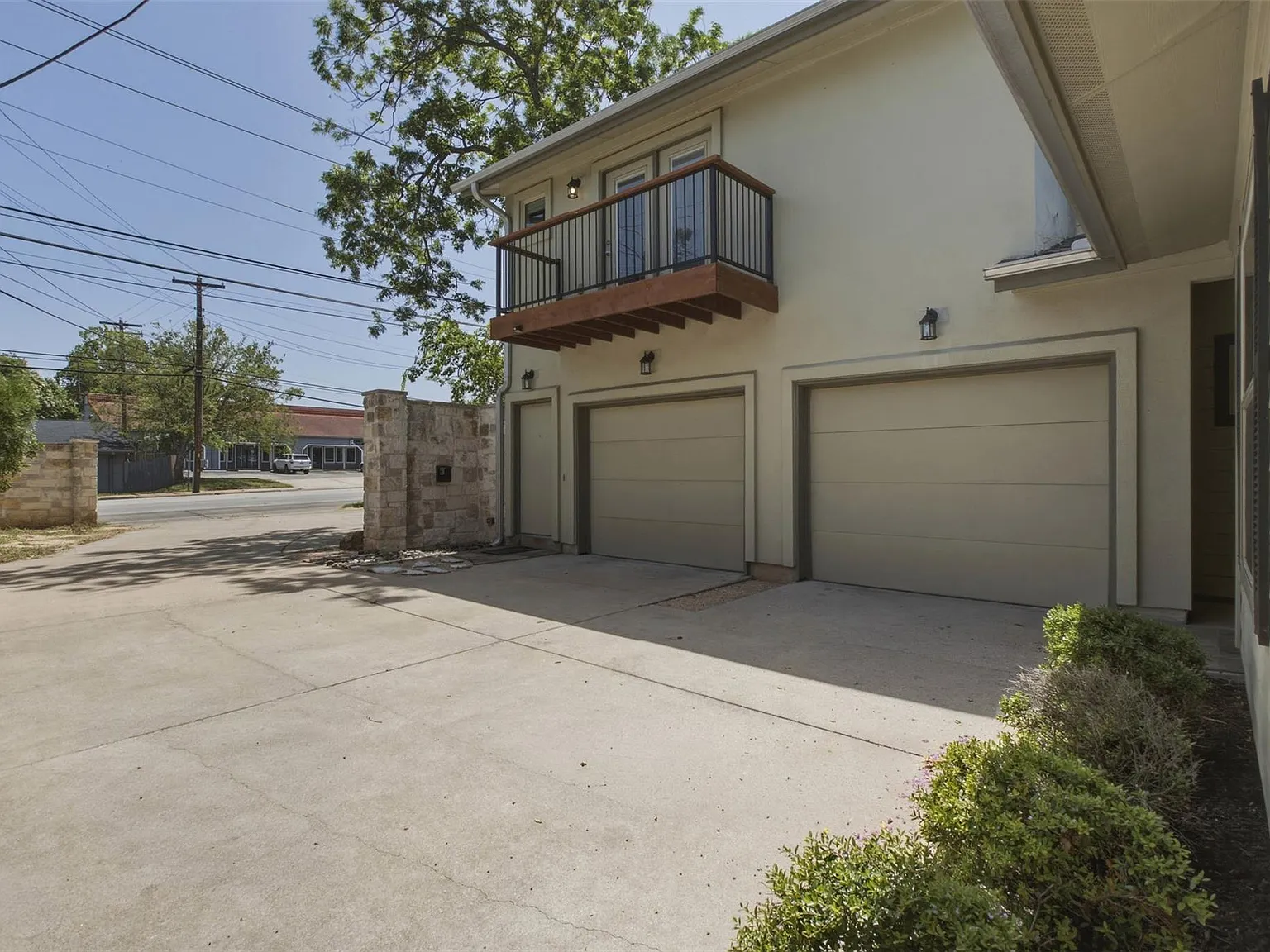 1 bed, 1.0 bath, 664 sqft, $1,700 — Photo 3