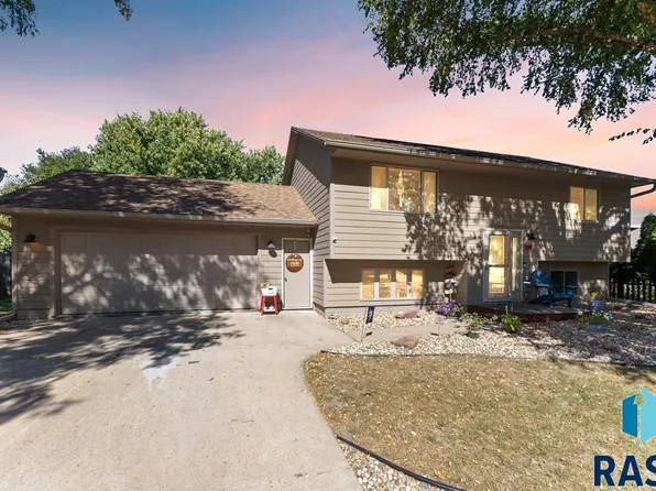 104 W Birchwood Dr, Brandon, SD 57005