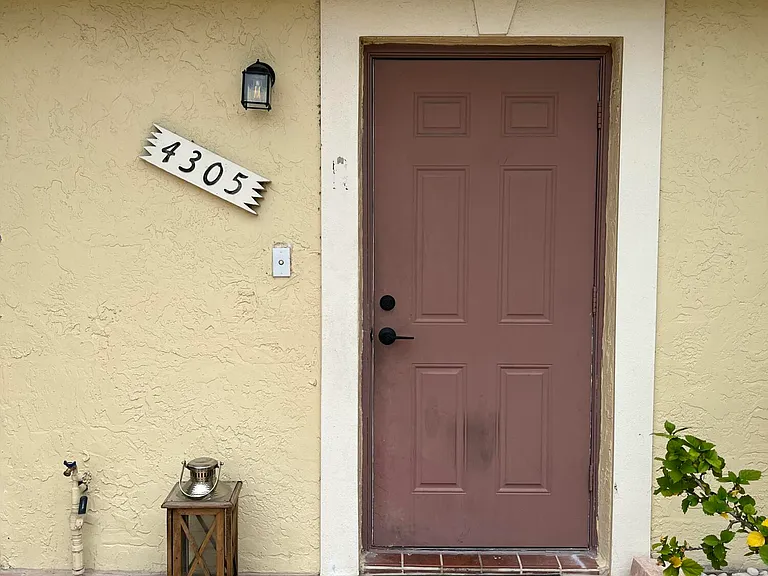 4305 Coral Springs Dr #2H — Photo 2