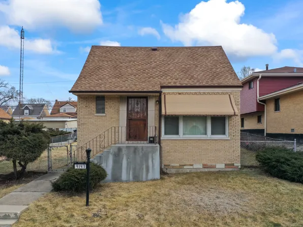 9147 S Paxton Ave, Chicago, IL 60617