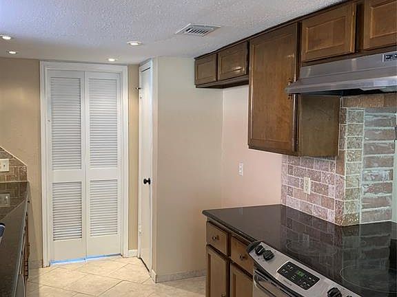2nd image of 6923 Fox Knoll Ln